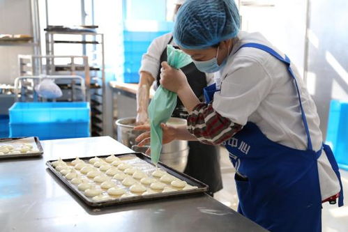 交流促提升！合肥工業(yè)大學(xué)飲食服務(wù)中心赴我校糕點(diǎn)廠調(diào)研學(xué)習(xí)